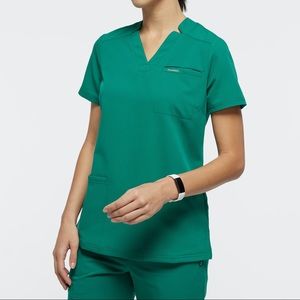 Brand New Scrubs Bulk Set of 5 ( NWT - NEVER WORN - ORDERED ON Jan 21, 2022)